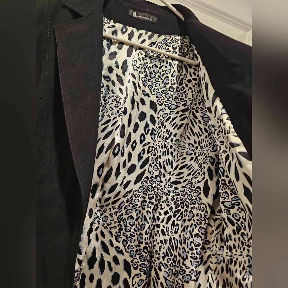 Black Blazer- size 14 - Picture 6 of 8